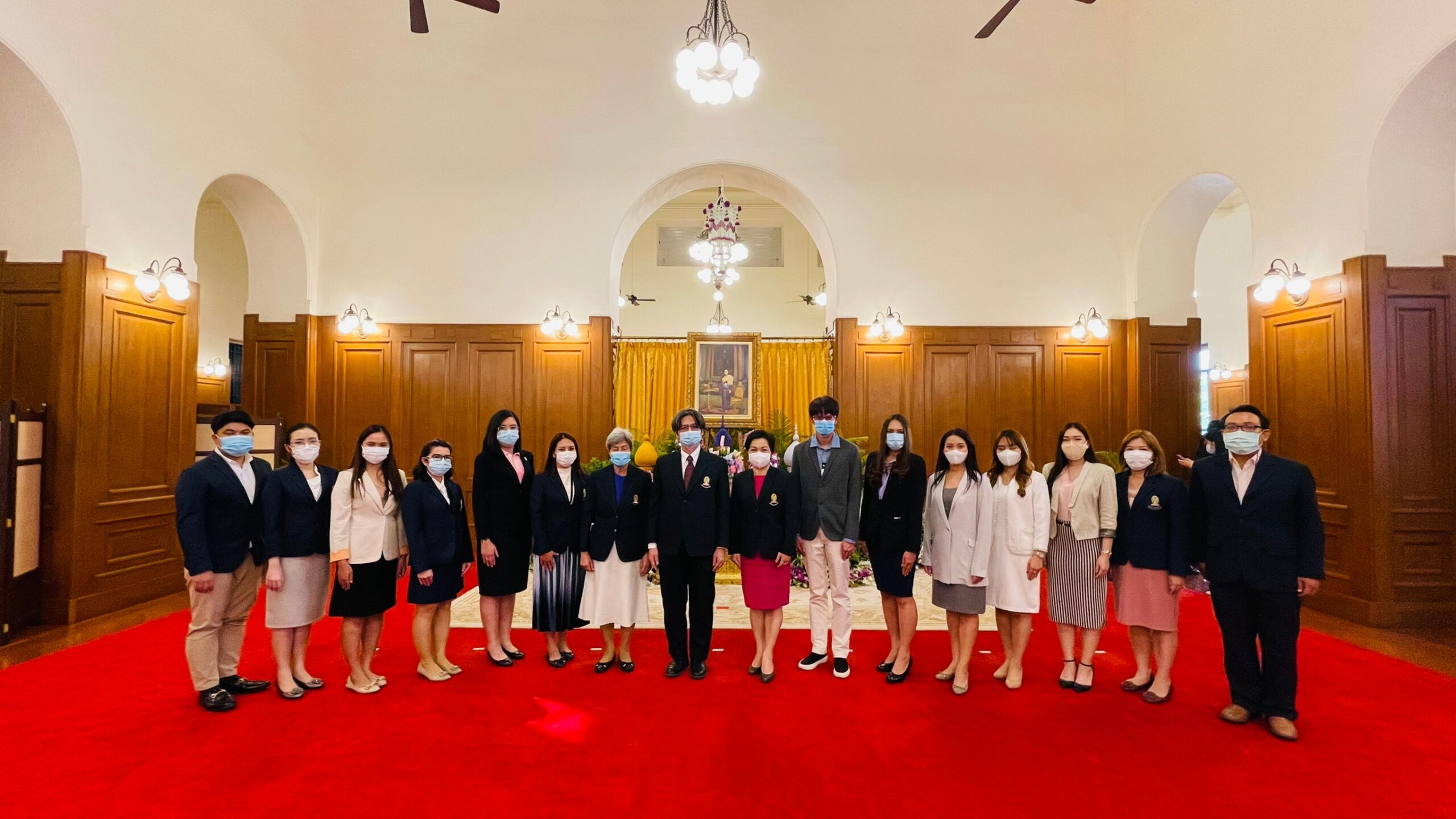 คณะผู้บริหารและบุคลากรของสถาบันภาษาไทยสิรินธร ร่วมลงนามถวายพระพร สมเด็จพระกนิษฐาธิราชเจ้า กรมสมเด็จพระเทพรัตนราชสุดาฯ สยามบรมราชกุมารี